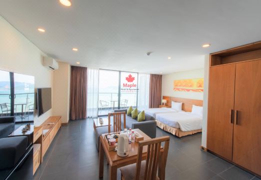 메이플 호텔의 조식 뷔페 장면