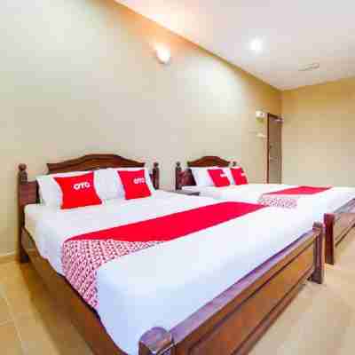 OYO 44058 Motel Sre Bayam Rooms
