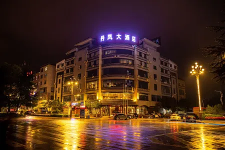 Danfeng Hotel Отели в г. Шицзун