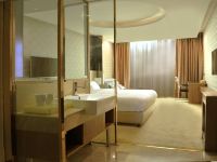 银湾酒店(广州机场路店) - 温馨高级大床房