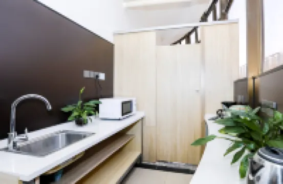 Ruiji Select Hotel (Zhenjiang Railway Station, Xijin Ferry)