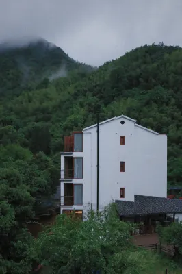 RockRose·Mountain Edge·Creek Valley Retreat (Tonglu Baiyunyuan) Hotels in Bai Yunyuan Resort