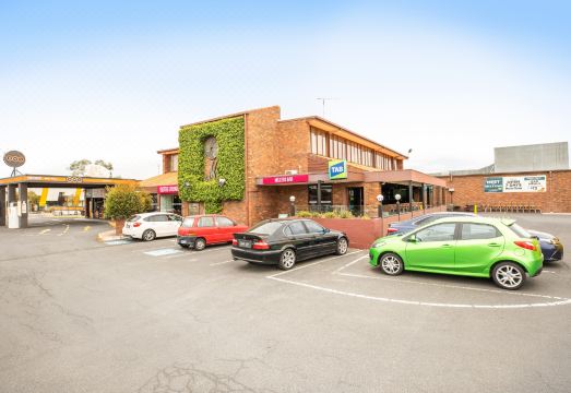 편안한 침대와 객실 전경