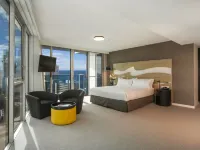 Hilton Surfers Paradise Residences Hotels near SkyPoint Climb