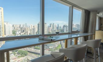Kuanrong All-Suite Hotel (Chongqing Guanyinqiao Pedestrian Street)