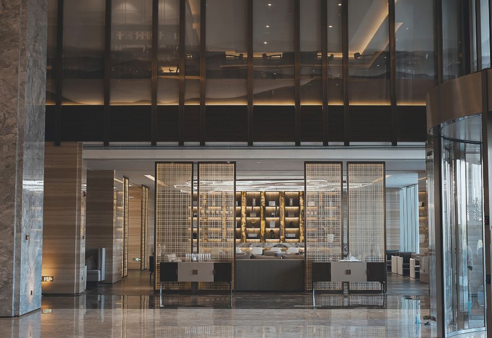 샤먼에어 지아니안화 호텔의 깔끔한 로비 인테리어