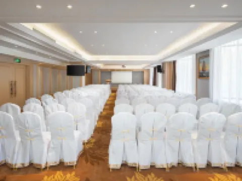 Vienna International Hotel(Ruili hot spring store) Hotels in Ruili