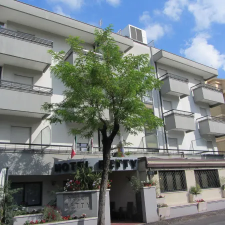 Hotel Betty Personal Style and Beach Village