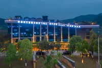 Shehong Xinyue Riverside Holiday Hotel Hotels near Yongyi Square