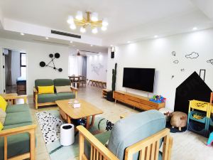 Jinjiang Bubbles and Momo Homestay