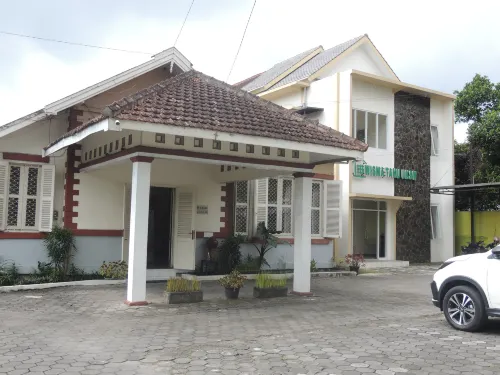 威士馬德穆UKSW招待所 Tuntang住宿飯店