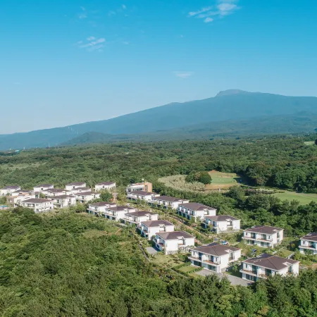 Kylin Villa Resort Jeju Отели рядом с достопримечательностью «Атлетический парк Сусан»