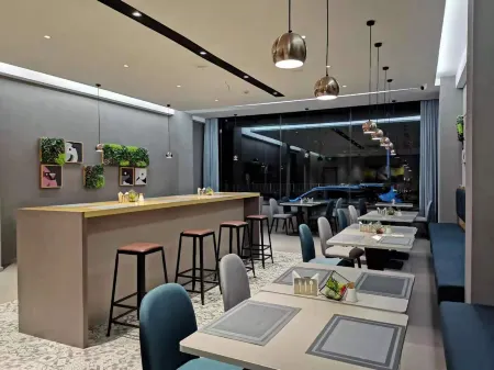 Home Inn Superior Hotel (Jiaozhou Shanghe Demonstration Zone Shaohai Park) Отели рядом с достопримечательностью «Qingdao Institute of Technology»