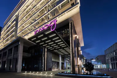Moxy Shenzhen North Station Hotels in Shenzhen