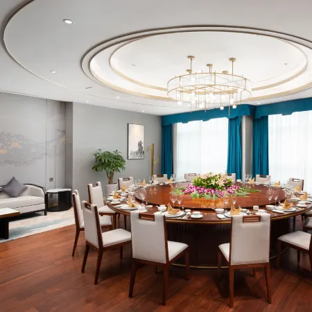 Luzhou Jianguo Hotel