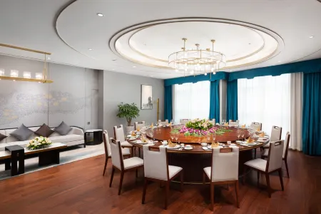 Luzhou Jianguo Hotel Отели рядом с достопримечательностью «Zhangba Guiyuan Forest»