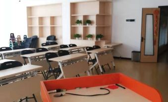 LiangZhi Huipin Hotel (Haikou Youyi Commercial Plaza Qilou Old Street)
