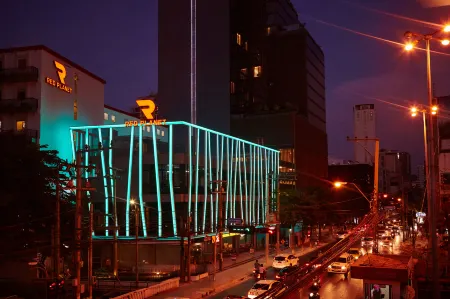 Red Planet Bangkok Surawong