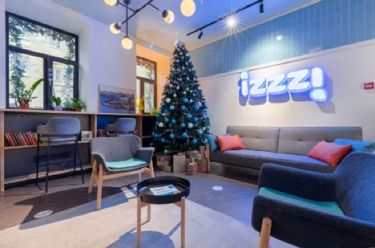 izzzi  у Гостиного двора (Изззи)