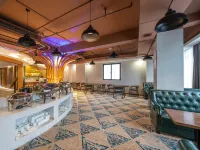 Marriott Guihuang Hotel (Guigang High - speed Railway Station Branch, Keshi World Plaza Branch) Hotels in Guigang