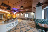 Marriott Guihuang Hotel (Guigang High - speed Railway Station Branch, Keshi World Plaza Branch) Hotels in Guigang