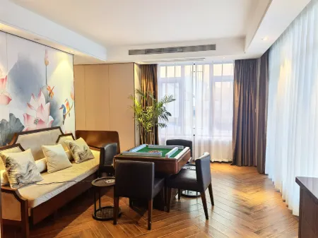 Tongjian Huaxiangtang Resort Отели рядом с достопримечательностью «Dongping National Forest Park»