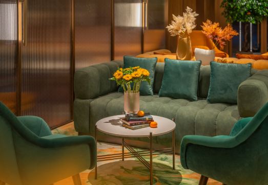 오렌지 호텔 로비 서비스