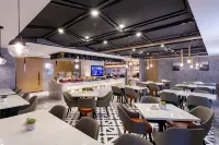 Atour Hotel Binhe West Road Peacock River Landscape Belt Korla