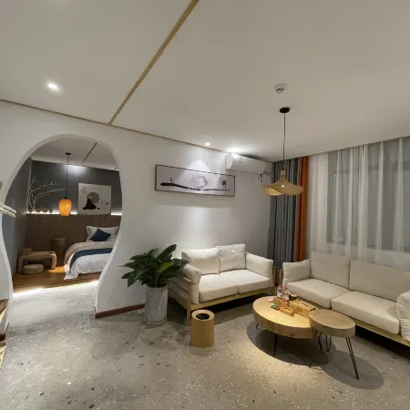 Ruyuan Huaqianxun Boutique Business Hotel