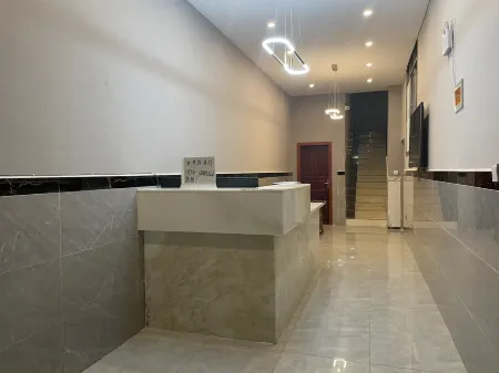 Xiyangyang Business Hotel Baoxing Отели рядом с достопримечательностью «Hongjun Changzheng Fanyue Jiajin Mountain Memorial Hall»