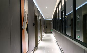 Qi Jun Light Luxury Hotel