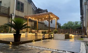 Taoyuan Xishe Homestay (Taohuayuan Scenic Area)