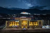 La Garry Snow Dragon Manor Resort Hotell i 