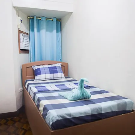 RedDoorz @ Calceta Street Cogon Отели рядом с достопримечательностью «Bohol National Museum»