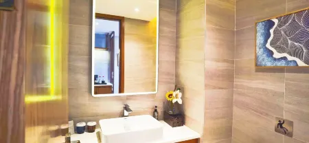 Yitel Collection (Shenyang North Railway Station subway station) Отели рядом с достопримечательностью «CPC's Manchuria Provincial Committee Site»