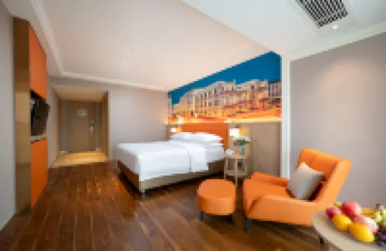 Vienna Hotel ( Xiangyang Greenland Fun City Global City Shop)