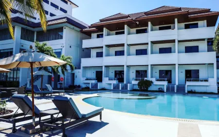 Fortune River View Hotel Nakhon Phanom Отели рядом с достопримечательностью «Wat Phra in Plaeng»