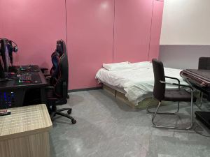 Night Spirit E-sports Apartment