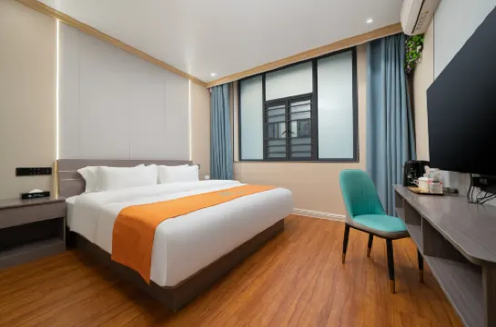 City First Station Smart Homestay (Fengshan Public Security Bureau Traffic Police Brigade)