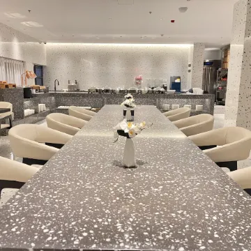 Hope Hotel (Hezhou Lingfeng Plaza Colorful Global City Branch)
