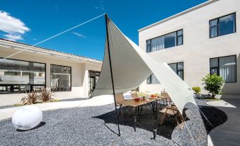 Shangri-La and stop · Not late designer homestay