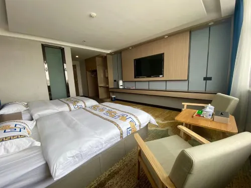 Tianjun Heizhangpeng Hotel - parking