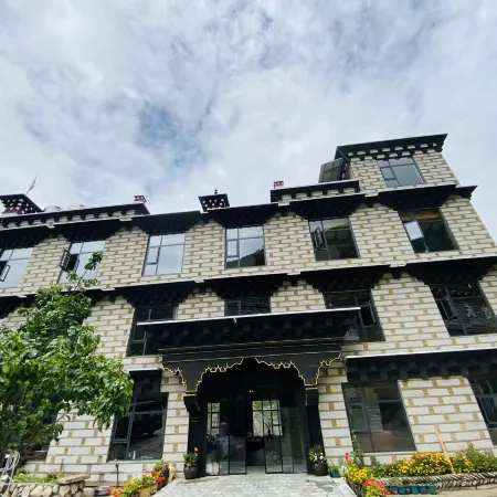 Sanhu Homestay (Shangri-La Town Daocheng Yading Scenic Area)