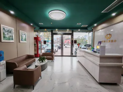 Lushan Wei'ai Theme Hotel Hotels near Caijiapo Bus Passenger Transport Station