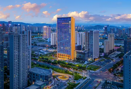 George Morandi Hotel Urumqi Отели рядом с достопримечательностью «Xinjiang University of Engineering (Tianjin Road Campus)»