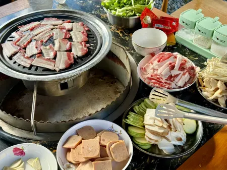 Sansehu Yunshuijian Homestay Отели в г. Бяньба