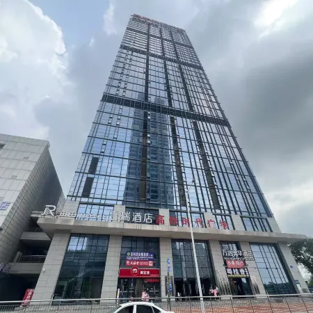 Candy Holiday Apartment (Nanning East Station South Square)