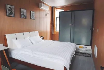 Tianquan Yang Erjie B&B (Tianquan Traditional Chinese Medicine Hospital Store) Hotels near Red Army Long Memorial Hall