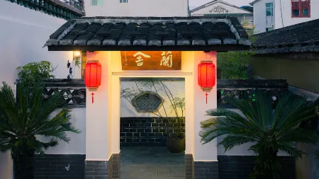 Lanshe Отели рядом с достопримечательностью «A Little Apark Makes A Great Fire Wax Museum»