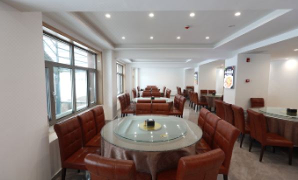 Xueyun Jiahua Resort Hotel (China's Snow Town Scenic Area)